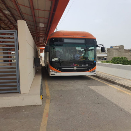 KARACHI: TEST RUN OF ORANGE LINE BRT BEGINS