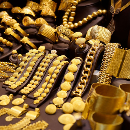 GOLD PRICES SEE BIG DROP IN PAKISTAN.