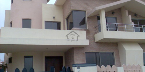 7 Marla 5 Bed House With Lounge For Sale