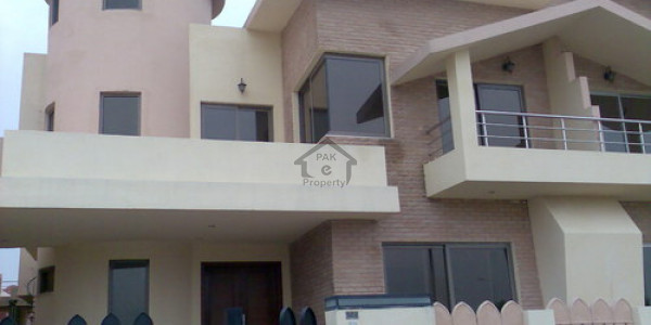 1 Kanal Triple Storey Bungalow Available For Rent