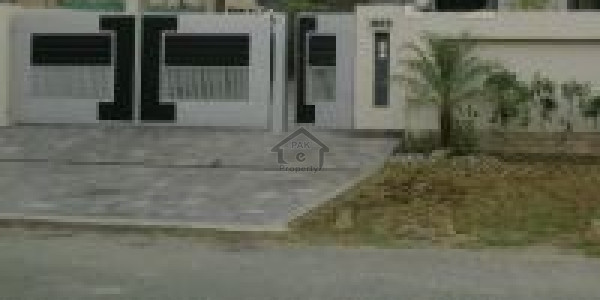 1000 s.yard corner dead end street 6 bed lift installed luxury house reasonable.