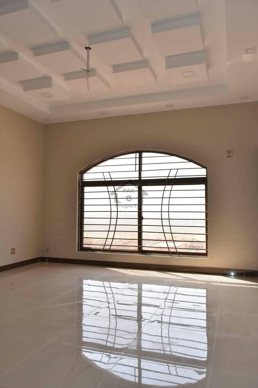 8 marla house for selling in janah Garden