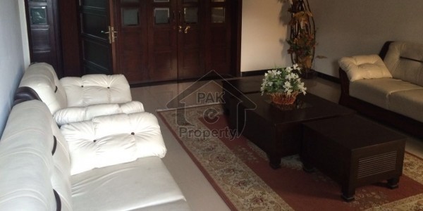 One bed out class furnished apartment for rent in bahria town ph4