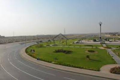 Commercial Plot in gulberg greens main expressway