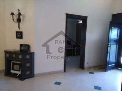 Double story house 3 bedrooms house is available in askari 14 sector B