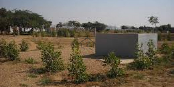 A block 10 kanal corner farm house for sale in gulberg Greens Islamabad