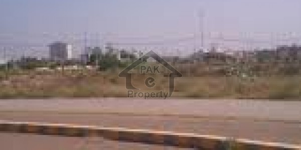 7 Marla Plot Available in Gulberg Islamabad in fine price