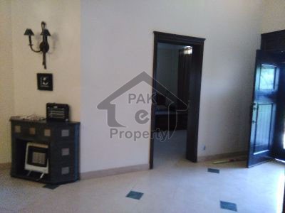 G_11/3 pha Ctype 1100sqfit Ground floor 3bed appartment for rent
