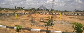 Block: Q 10 Marla Plot Aavailable in best Location Of Gulberg