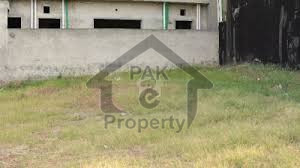 10 Marla Plot in Reasonable Price is available in Gulberg