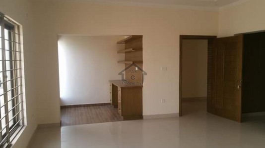 4 Kanal Beautiful Outclass House Available in Margalla Road