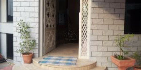 Allama Iqbal Town -15 Marla House Is Available For Sale