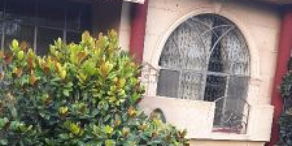 Allama Iqbal Town -10 Marla House Is Available For Sale