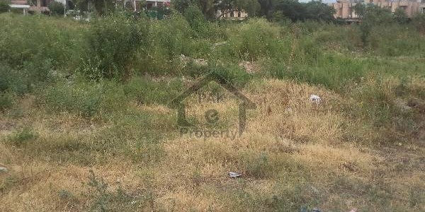 Beautiful Plot Available For Sale In F-16/3 Prime Location