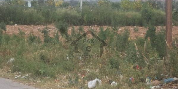 Beautiful Plot Available For Sale In F-16/2 Prime Location