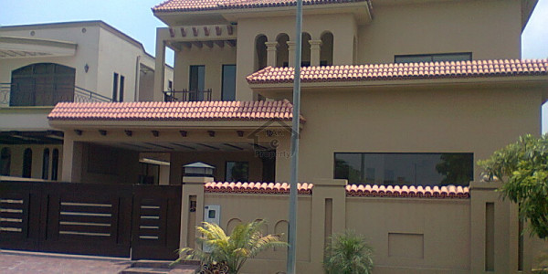 Garden Town,-10 Marla House For Sale At D Block