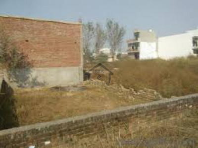 Airport Road - Residential Corner Plot Is Available For Sale  IN Sukkur