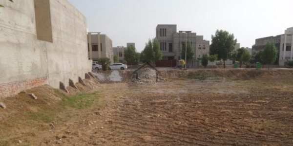 Lalazar, 3 Marla -Plot Is Available For Sale