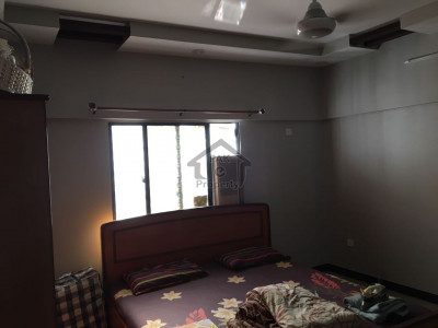 Pent house 4 bedrooms 300 sqr. yards maqboolabad