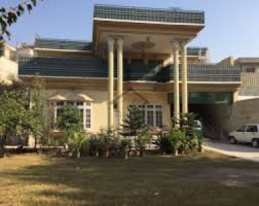 Gulshan-e-Iqbal - Block 7- 450 Sq Yard 1 Unit Beautiful House On 60 Feet Road IN  Karachi