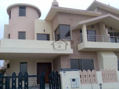New Al Gillani Road-19 Marla Well Furnished House For Sale