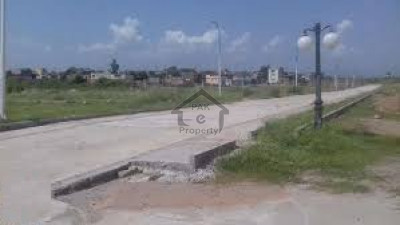DHA Phase 8 - Block Y, 5 Marla Facing Park Ideal Possession Plot For Sale..