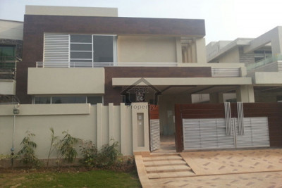 DHA Phase 4, -1 Kanal Fully Corner Bungalow for sale...