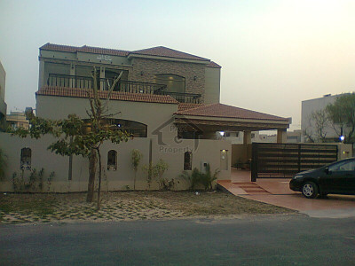 DHA Phase 4 - Block DD, 10 Marla Beautiful House Available For Sale