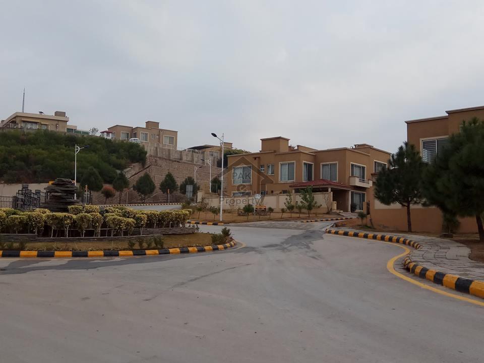 8 Marla House For Sale in DHA Valley