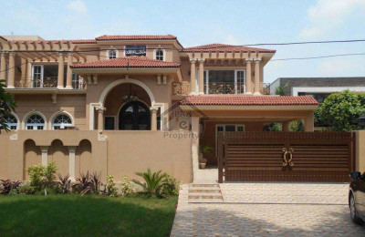 DHA Phase 2 - Sector D,-10 Marla Corner Double Storey House For Sale