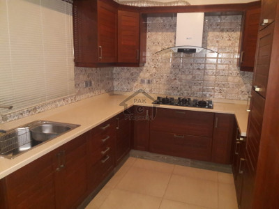 5 bedroom 5 bathrooms  kitchen drawing and dining tares margala hills view car parking heating cooling system