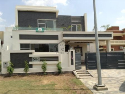 Bahria Town Phase 8 - Safari Homes, - 5 Marla - House For Sale.