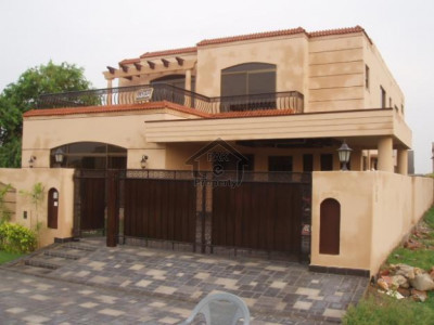 EME Society, - 1 Kanal - House Is Available For Sale.