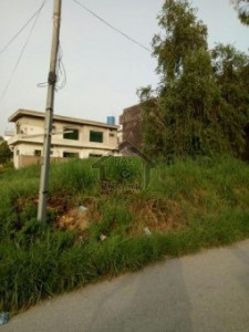 Bahria Town - Johar Block, 10 marla -Plot For Sale .