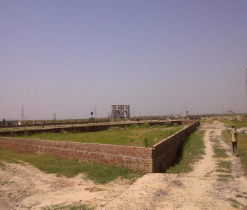 DHA Defence Phase 4, 1 Kanal Plot for sale.
