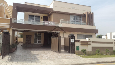 I-8/2 Corner Ground Portion Available for rent Near Park Front Open