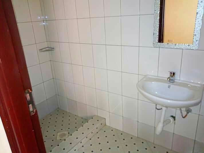 I-8 Upper Portion Available For Rent