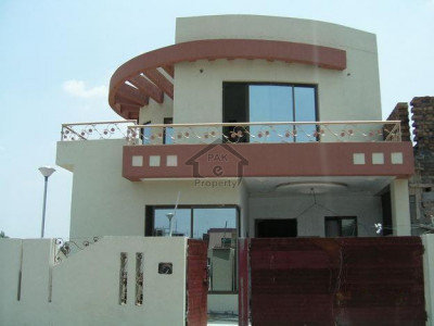 Khayaban-e-Manzoor, - 6 Marla - House for sale.