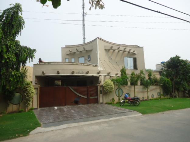 Ideal Bungalow 500 Yards Specious Ready To Move Very Well Maintained Bungalow For Rent Dha Phase-5 B