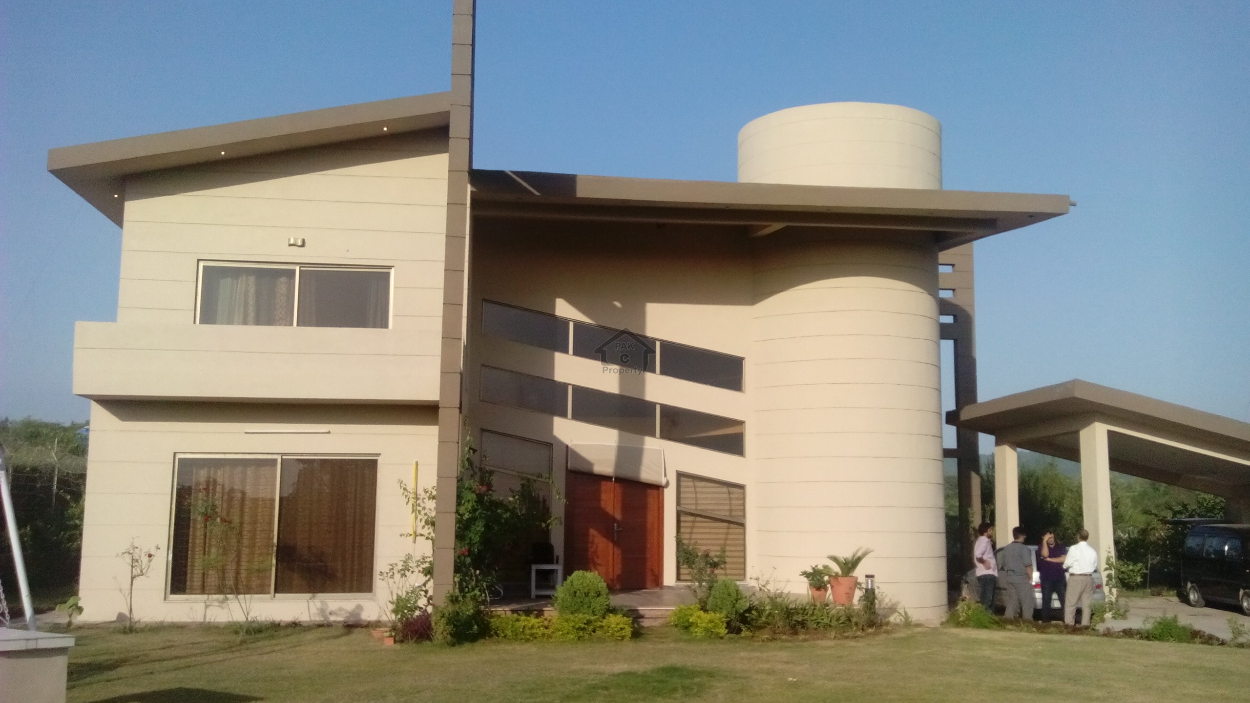 5 Kanal Beautiful Level Farm House - Pn Naval Farm House Islamabad For Sale