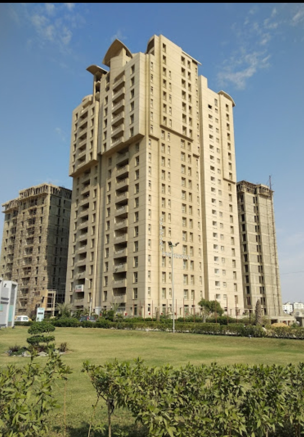 Flat For Sale In Silver Oaks Apartments