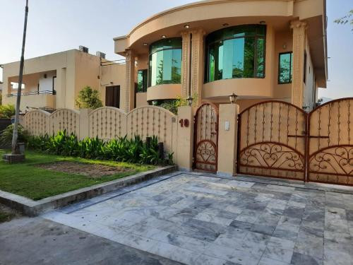 10 Marla House For Rent In Askari 10 - Sector E