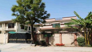 10 Marla House For Sale In Wapda Town Phase 1 - Block E2