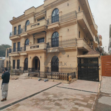 1.33 Kanal House For Sale In DHA Phase 5