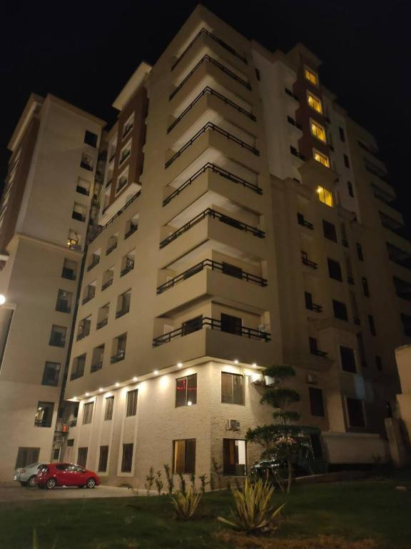 4.9 Marla Flat For Sale In Clifton - Block 3
