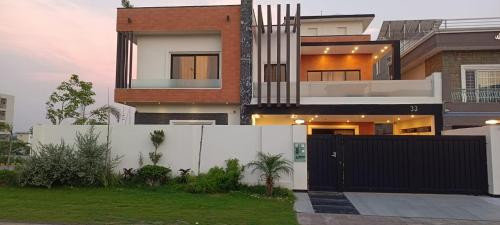 2 Kanal House For Rent In F-8