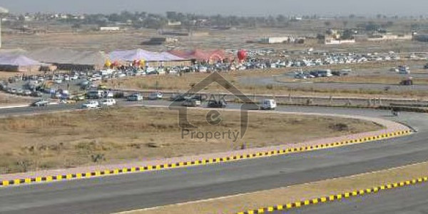 600 Sq.Yard Best Location Plot For Sale In Sector D18