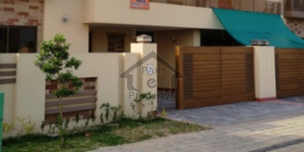 Tastefully Furnished 2/3 Bed Out Class Apartment For Rent